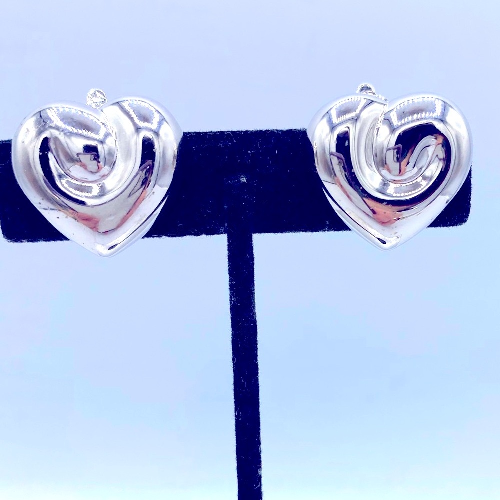Vintage Trifari Silver Tone Puff Heart With Swirls Clip On Signed Earrings